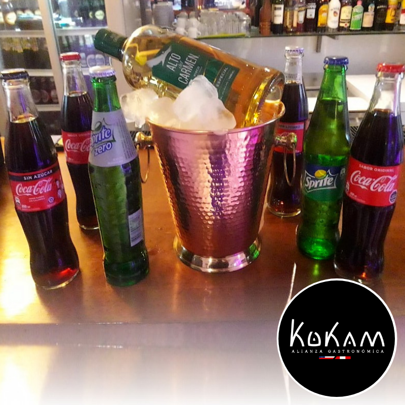 KokamRestaurant's tweet photo. Una #Promo solo para #KokamLovers: 1 Botella de Pisco Alto del Carmen 35° + 6 Bebidas + Hielo por solo $25.000
---
Solo en https://t.co/QIw6ShzLUv 🇨🇱🇵🇪
#GastronomíaPeruana 🍴🥗
#AlianzaGastronómica
Av. Manuel Montt 2710 #Ñuñoa https://t.co/A4YJwVAoBS