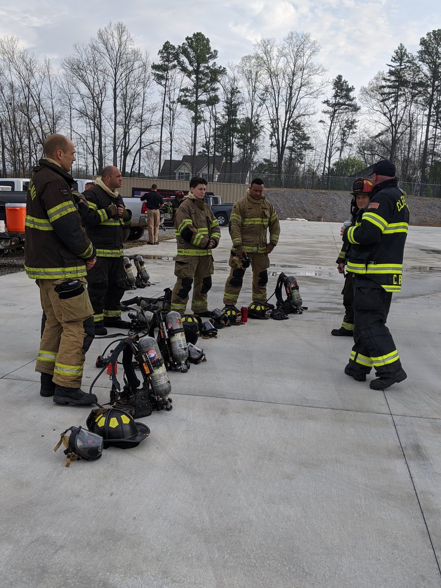 dr_racheal's tweet photo. Day 2 of my outdoor office space... Good day, great training.. CFD is the best around 🚨🚒🔥#athletictraining #psats #natm2020 #firefighter #research #evidencebasedpractice #exertionalheat @LeeU_AT @leeu_hdce @LeeU @Cleveland_TN https://t.co/jLDOC5LsBm
