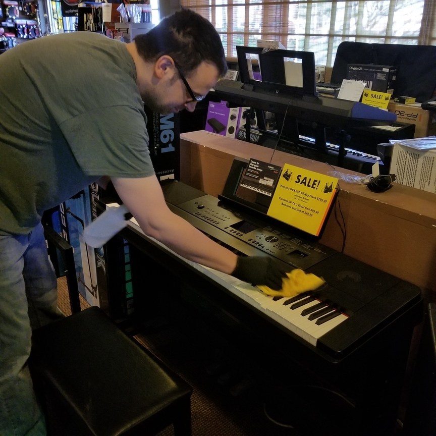 ChicagoMusicSto's tweet photo. Chicago Music Store Response to COVID-19 https://t.co/kj20EOTbi5 https://t.co/rQsUneSvet