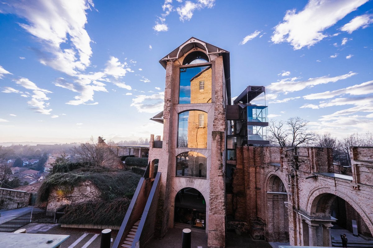 #iorestoacasa e visito un bel castello
castellodirivoli.org/mostra/cosmodi…
#MoveInArt🚶🚶