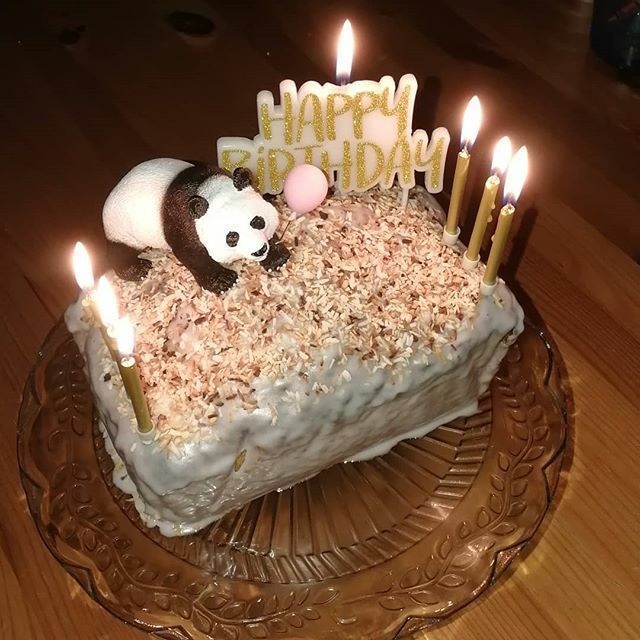 BoxObservatory's tweet photo. When your GCSE cooking lessons pay off... Iced coconut loaf cake... Kaboom!
#cakes  #cake #cooking #baking  #baker https://t.co/S9rtDVNK1Q https://t.co/9I6dmAx7a1
