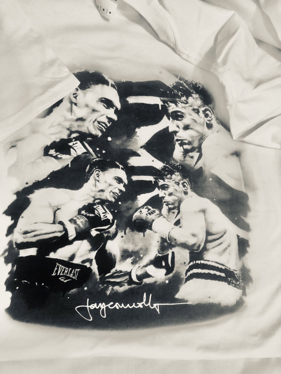 martine_marty's tweet photo. I treasure this T-Shirt of @ant_crolla and #Parez only 8 made! Painting by the amazing @Jayconnollyart 😊 #boxing #memories #TeamCrolla 🥊 👏🏻🙌🏼 https://t.co/pHYJdD89gs