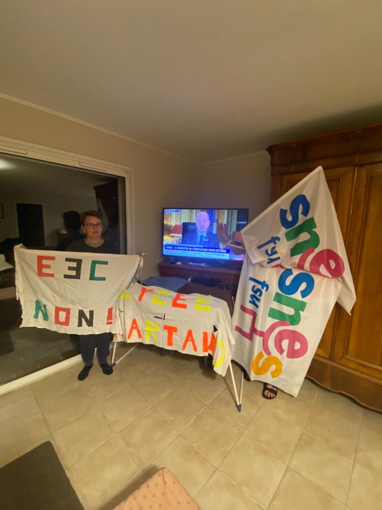 SNESAixMars's tweet photo. En situation de confinement, ils n'oublient pas l'action syndicale #stopE3C #EducenGreve #reformedesretraites https://t.co/nCChWNjTVY