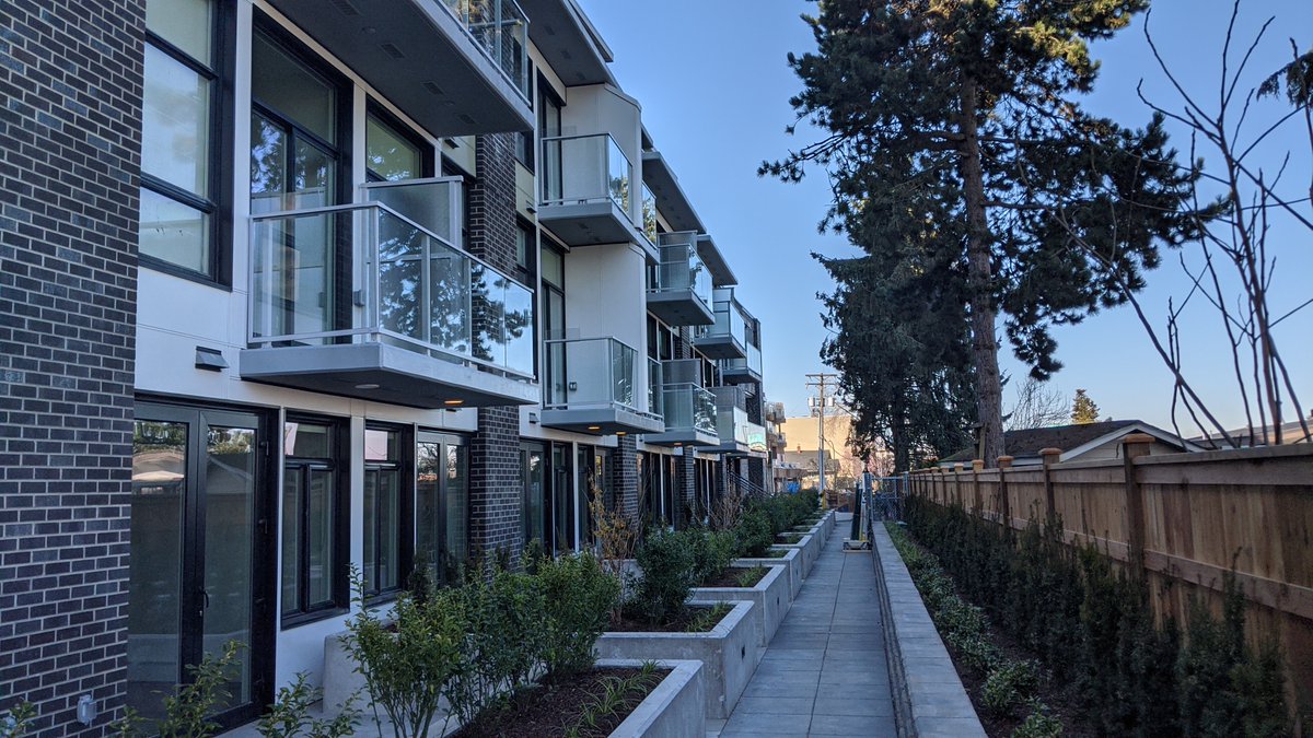 GBLArchitects's tweet photo. The Link at 3595 Kingsway #Collingwood area in #Vancouver, a #mixeduse development 104 #rental units, expects to achieve occupancy soon. Read Award Magazine article via @canada_wide for more detail #GBLproject 
https://t.co/MSadK5S67P 
@HungerfordProp @ScottConstructs https://t.co/HrNCntflz7