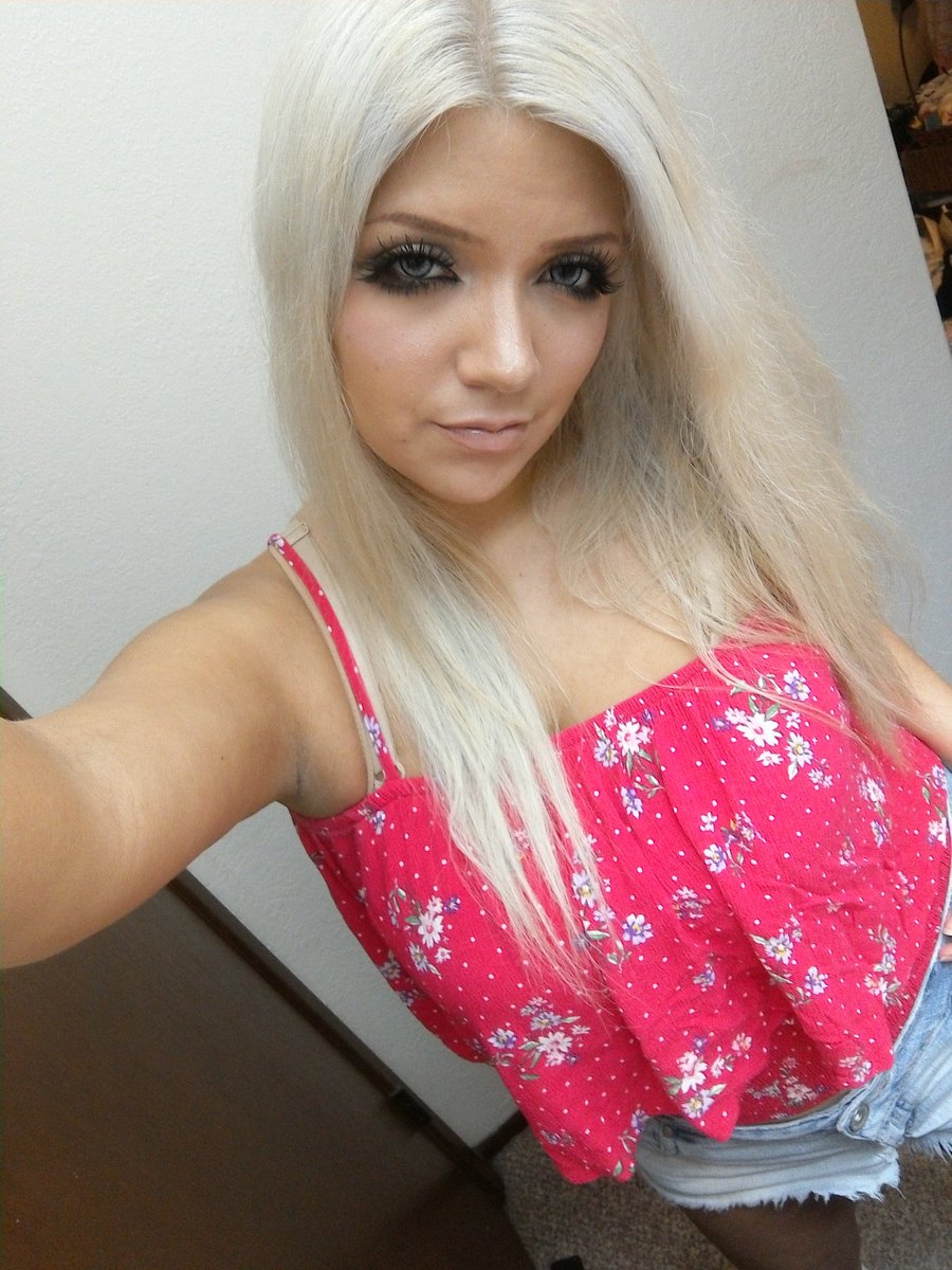 floralfallals's tweet photo. got my roots touched up yesterday ๐๐
#gyaru #papillongals #gyau https://t.co/fLSCQYoW3m