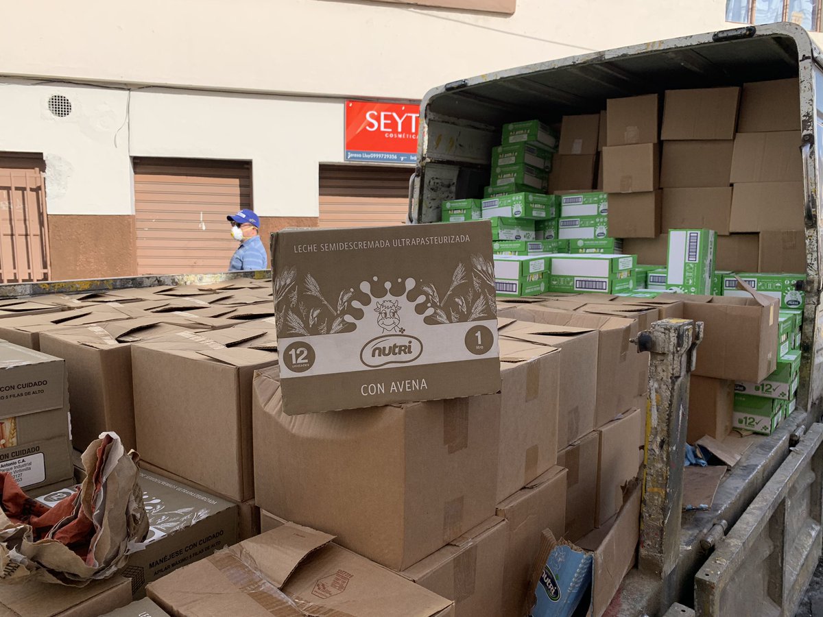 cgomezdelacruz's tweet photo. #BancoMunicipaldeAlimentos en estos momentos recibimos más de 300 cajas de productos de @vivenutri . La responsabilidad social corporativa más esencial que nunca en estos momentos de crisis. Gracias mil!!!!🤗 https://t.co/3tGTcGBbfw