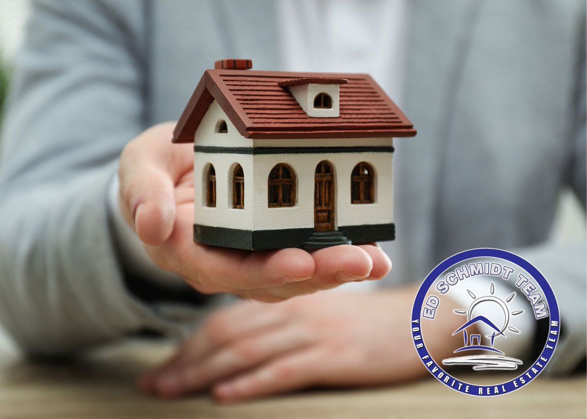 EdSchmidtTeam's tweet photo. Take advantage of lower rates and call Your Favorite Real Estate Team for the perfect silver lining. ✨ 573-240-9052

https://t.co/jaFm9vWxv9
#LowRates #RealEstateAtTheLake #LakeHouse https://t.co/kLmiaF44UY