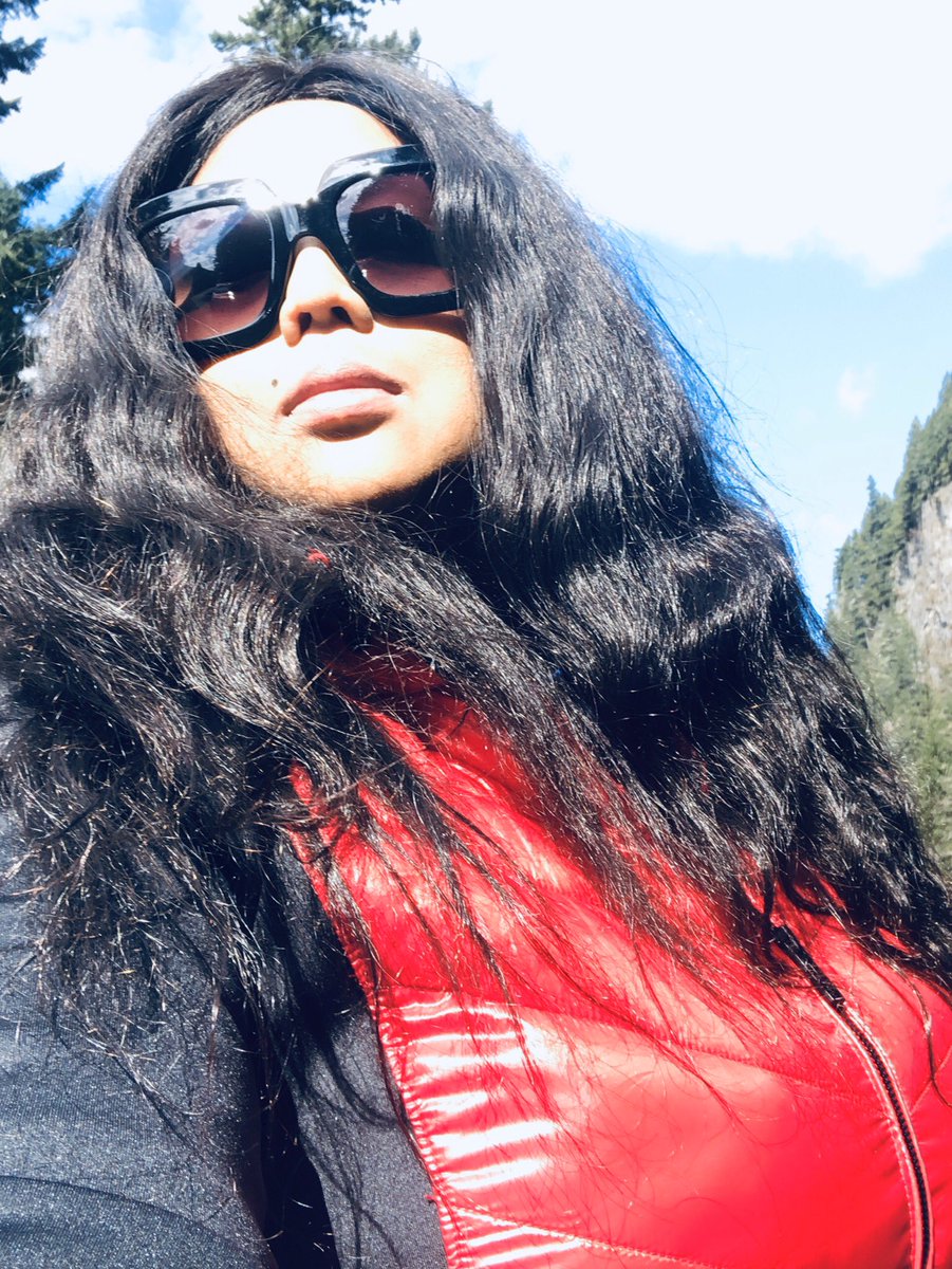 ShebaMystique's tweet image. Just me and the entire mountains 🏔 to myself. Not a single soul in sight.  ☘️🌿🌿🌲🍀

#SoloHiking 
#SecondDayOfSpring 
#SocialDistancing 
#MtRanierNationalPark