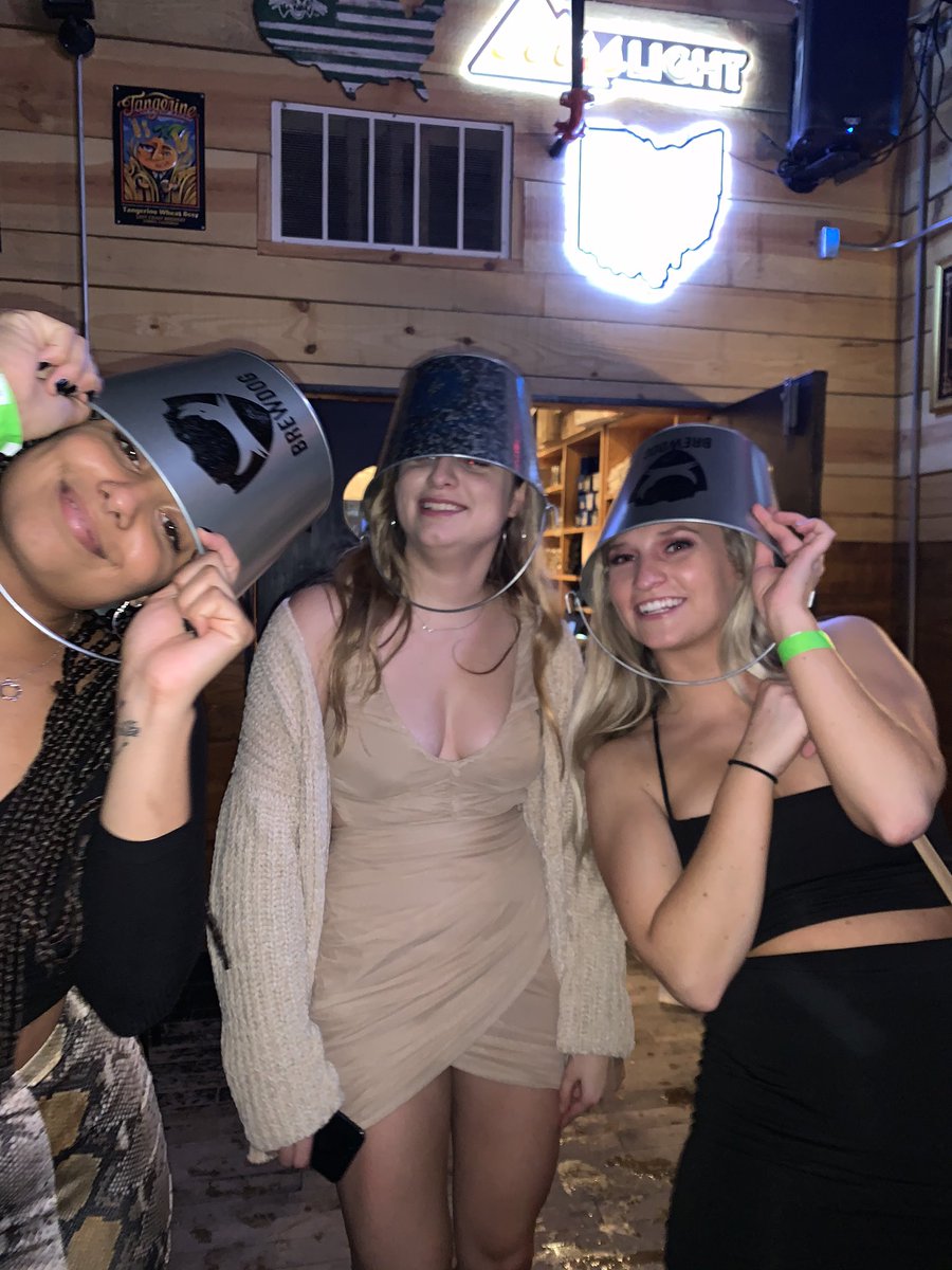 koehler_julia's tweet photo. would rather be trapped with all the other bucket heads back in stephens right now... @Stephens_Bar #BarstoolBestBar #BarstoolStephens https://t.co/EbOQk6xYM8