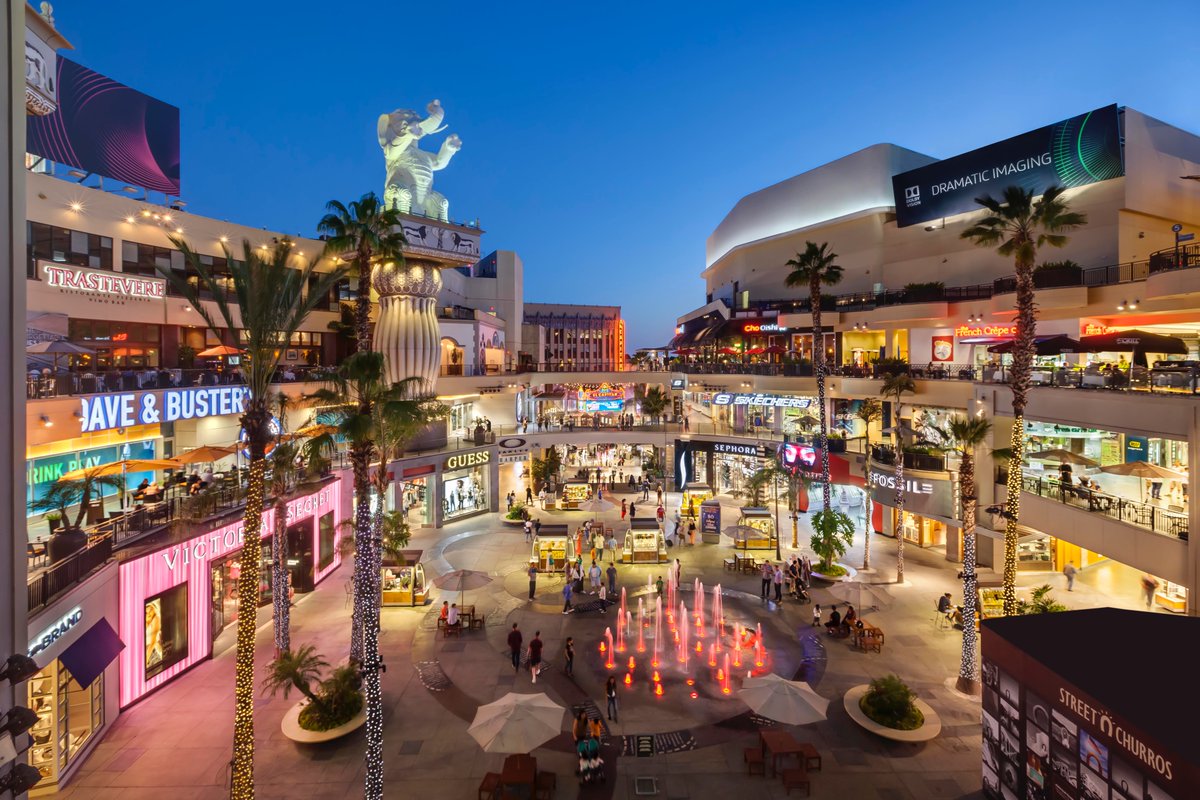 RMAphoto's tweet photo. Hollywood and Highland Retail Experience busy with customers in the recent past. Together we will overcome these trying times and become much stronger! @hollywoodandhighland @RMAphoto https://t.co/AtiS0dShAd