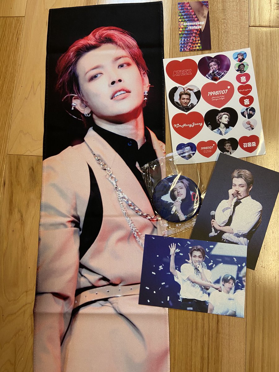 mingismelon's tweet photo. ahhhh I just got this today! it’s gorgeous 🥺❤️ my first hongjoong slogan!! thank you @981107memoire for making it and @beomsnyangi for sending it to me!! [ #kahogo ] https://t.co/sgeIEaIt2u