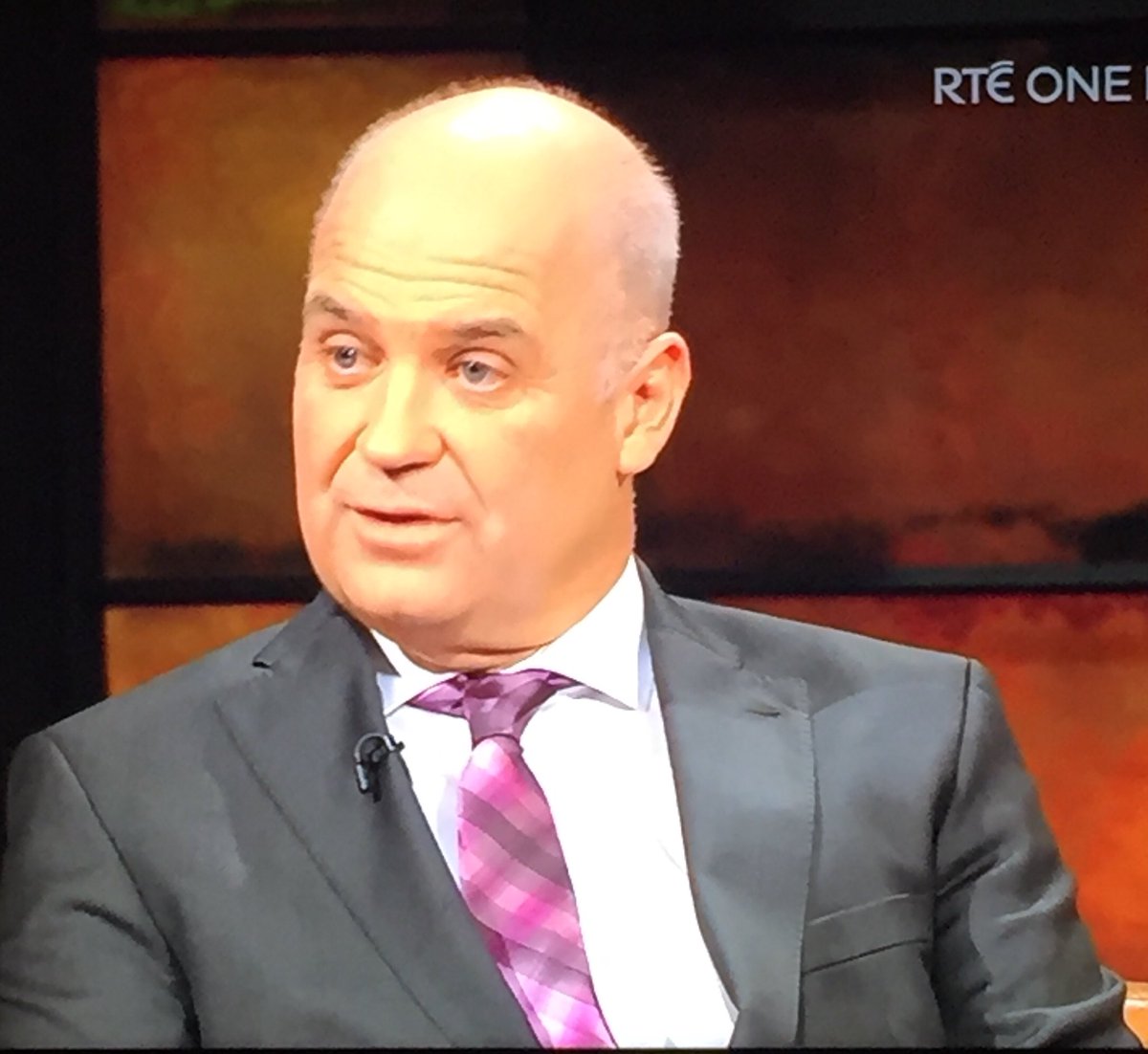 Dr Tony Holohan is the Irish person of the year! So calm and reassuring. #LateLateShow #Covid_19