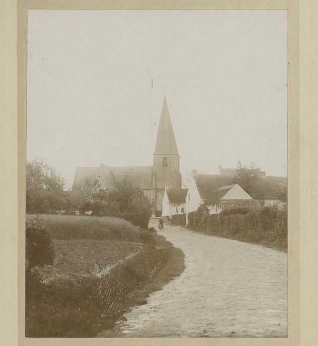 landskouter's tweet photo. Lembergestraat en Sint-Agathakerk, begin vorige eeuw
#Landskouter #Oosterzele #1902 https://t.co/k28DOAwkmQ https://t.co/uUwAGSNTY4