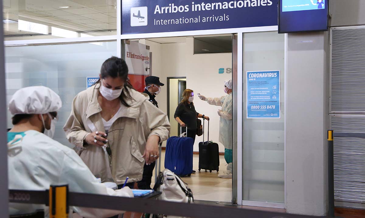 CORONAVIRUS: Ante un riguroso operativo sanitario, arribaron los pasajeros repatriados a la provincia. Nota: bit.ly/3bcNpCE