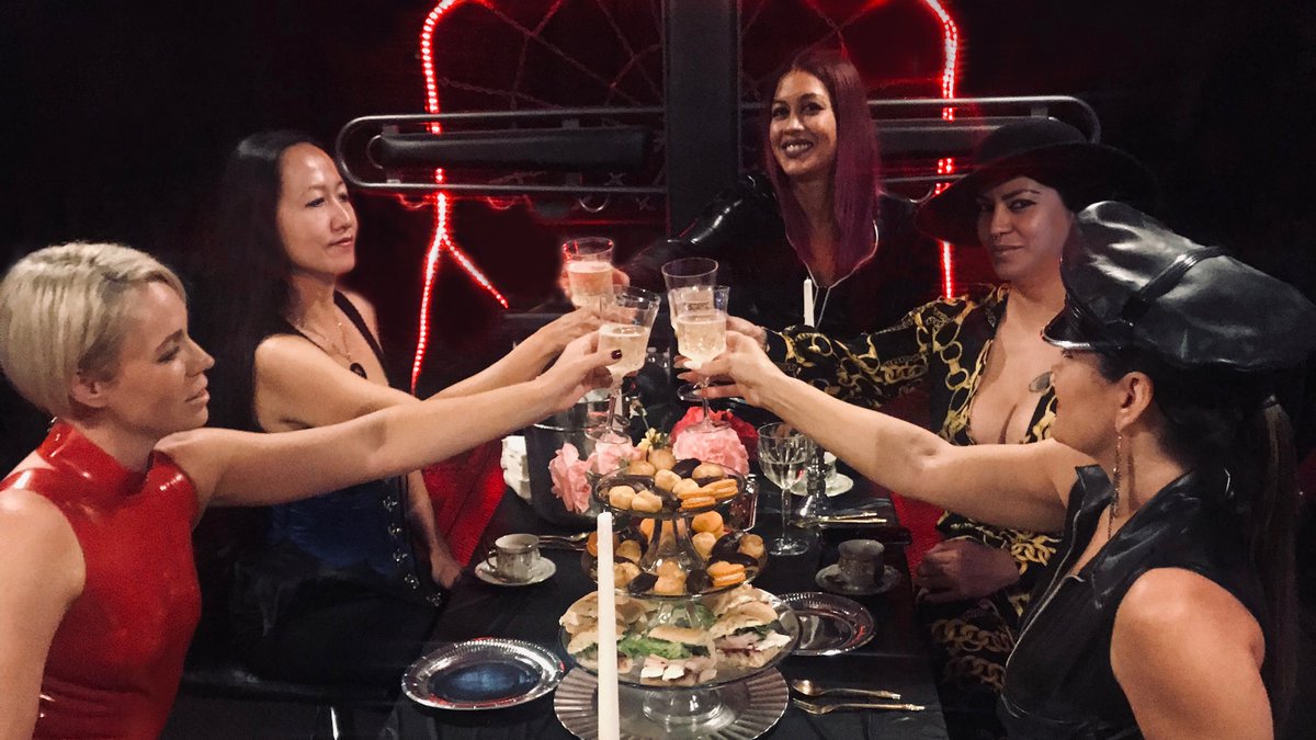 GoddessHighTea's tweet photo. November 2018 Orange County cheers to Female Empowerment! @ladominahelena @AsianCassandra @MsJoiSavage @dominanina Mistress Eva Cruz https://t.co/6MFTjmtZ0J