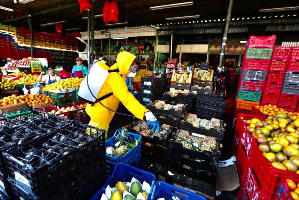 emuyshondt's tweet photo. Para evitar aglomeraciones y prevenir el COVID-19, sin generar desabastecimiento y alza de precios, consensuamos con usuarios: 
- Cierre total del Mercado Ex Cuartel durante la emergencia.
- Mercado La Tiendona cerrará de 7:30pm a 2:00am
- Mercado Tinetti cerrará al medio día https://t.co/xH4kD8234w