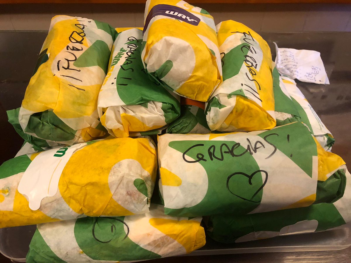 alvillar's tweet photo. Hoy la guardia de la Emergencia del Hospital Maciel recibió otra muestra solidaria. Esta vez fue Subway quien regaló todo esto para el equipo de salud https://t.co/HBJOfZ8w5C