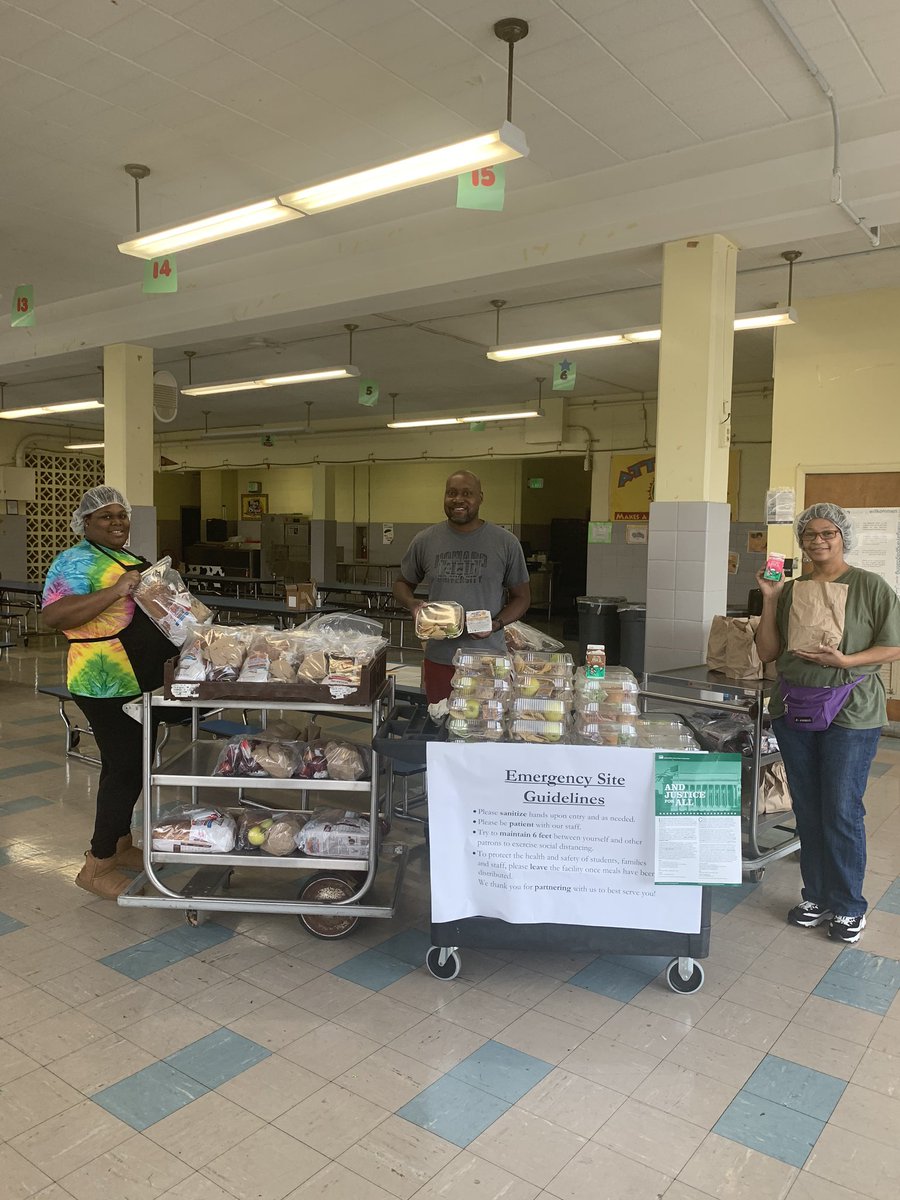 bmorechildren's tweet photo. Eric Roberts, School Prin. @FSEMS95Bmore & Cafeteria Managers, Linda & Arnetta served grab-n-go lunch to students today. Thank you to all who helped @baltcityschools students eat this week! #FreeMeals #CoronavirusBalt #BmoreTogether @mayorbcyoung https://t.co/fUXDFxFhlh