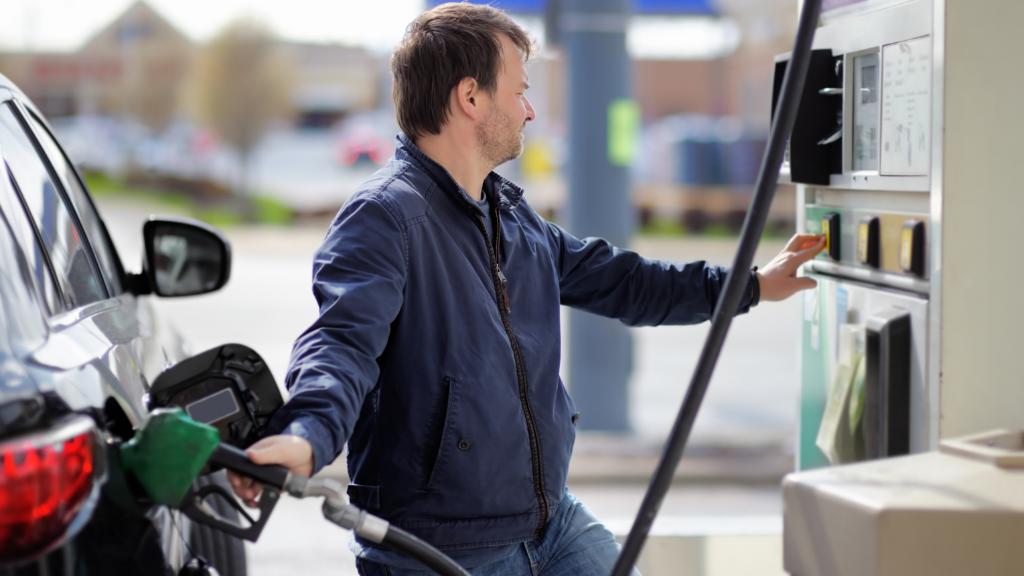 #MayoClinicQandA: I have read that #COVID19 spreads from person to person, but can it also live on objects? Should I be concerned about catching the virus from things I buy at the grocery store or while filling up my car with gas? mayocl.in/3be9Hnq