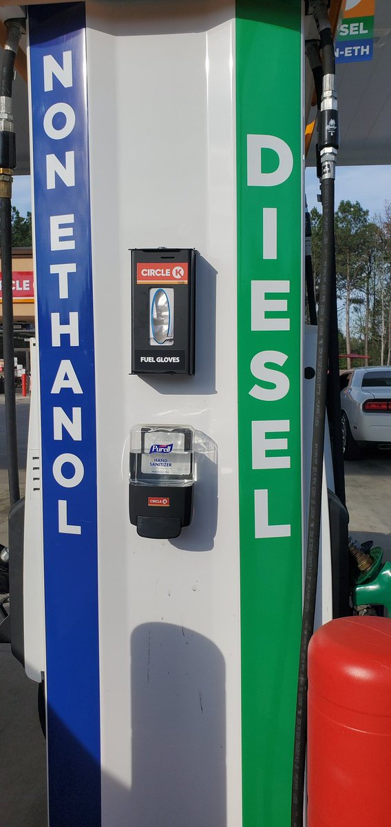 JenBaileySC's tweet photo. Nice job @CircleKStores. Disposable gloves for pumping gas, hand sanitizer AND $1.55 gas. Thank you! https://t.co/qk0cQN0bw7