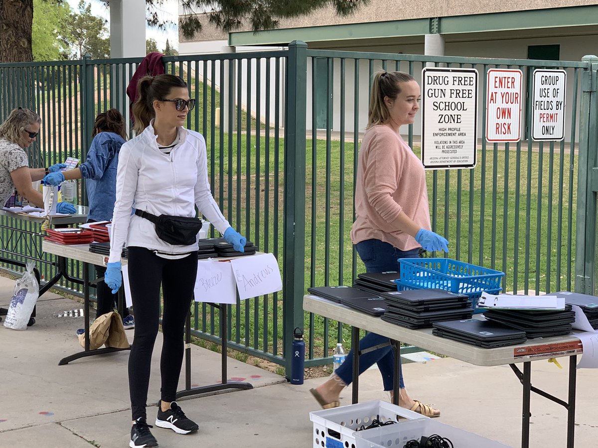 RoverPrincipal's tweet photo. Handing out laptops@to our amazing kiddos! https://t.co/sGa0BEYbhx