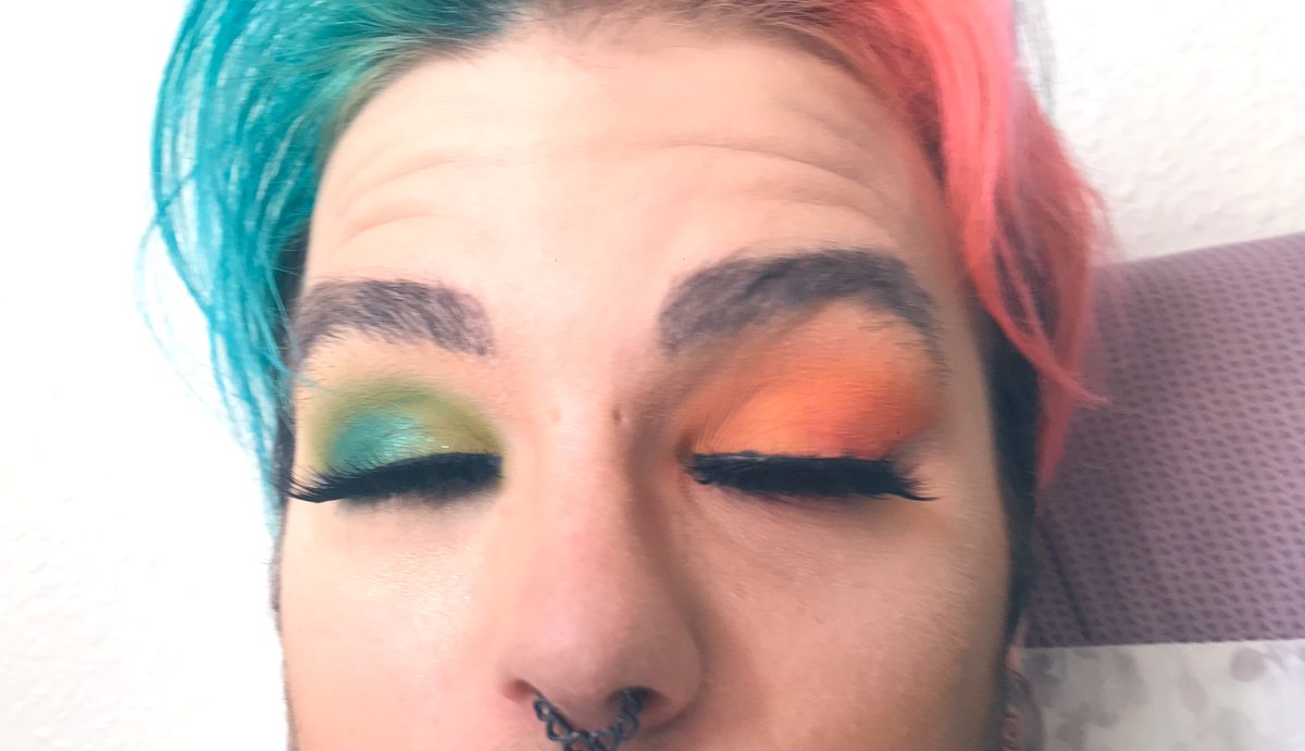 thekikinasty's tweet photo. I love this look tbh ππ₯°π
#wiredpalette #nonbinary #mua https://t.co/taA90kDk8S
