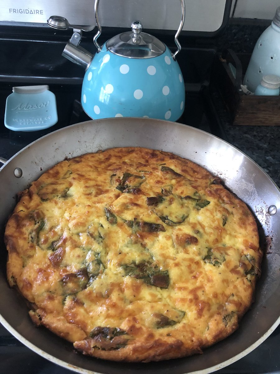 chrissacooks's tweet photo. You can transform cooking into a mindfulness meditation when you pause and intentionally focus in on your 5 senses πππ»πππ»ππΌ Today, I had my kids π to smell, feel, and taste fresh π§ and basil before we added it to our pantry emptying frittata #MindfulKitchen https://t.co/QJZNESQQuG