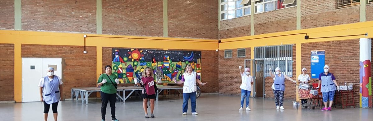 IndyRosario's tweet photo. Comedores escolares: poner el cuerpo con escasos recursos y riesgo de salud  - @ATERosario 
#CoronavirusArgentina #COVID19argentina  
https://t.co/UXM2wGDfX0 https://t.co/K3dE2TF1oe