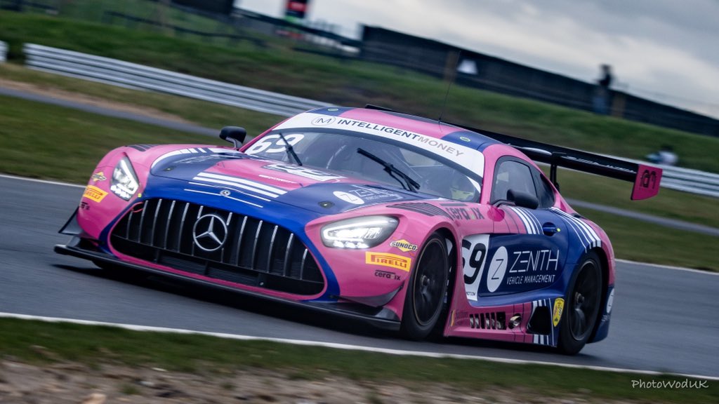 PhotoWodUK's tweet photo. RAM Racing’s Mercedes AMG GT3 driven by Sam De Haan and Patrick Kujala at Snetterton. Not a car you can miss on the track with livery almost as loud as the roar of the engine.
@ramracingcom @mercedes_amg @snettertonofficial @pkujala #gt3 #hearmeroar #samdehaan #patrickkujala https://t.co/ruML740jel