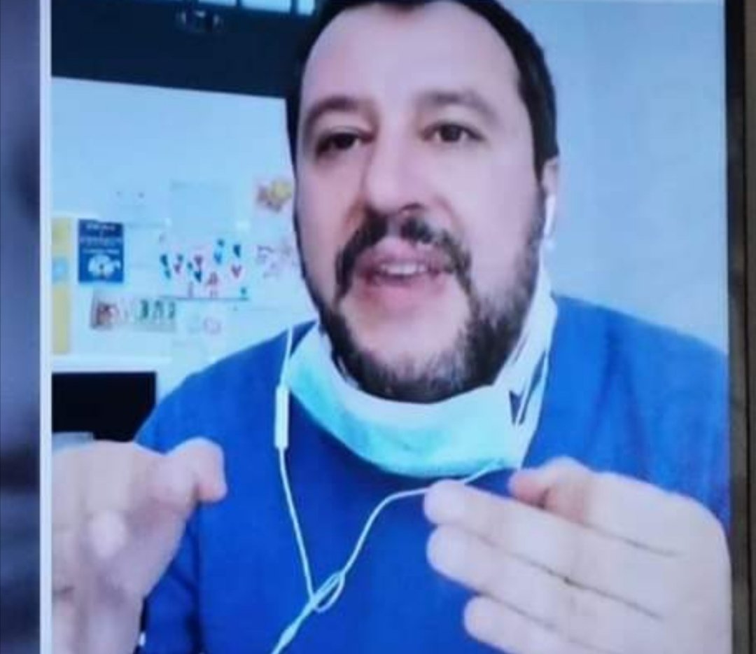 È il momento del travestimento da personale sanitario. Non so voi, ma io lo vedo come un insulto al VERO personale sanitario che rischia la vita tutti i gg. E questo ridicolo buffone pagato da noi a peso d'oro si diverte a prendersi gioco di loro
#Salvini #Covid_19