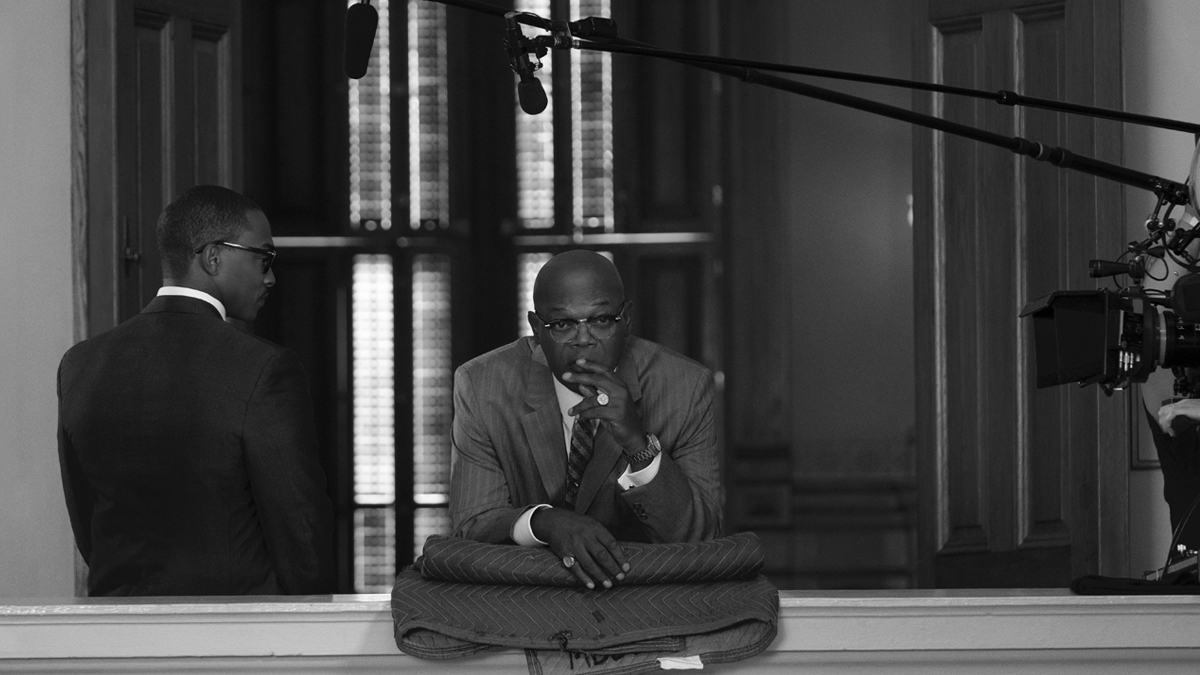 AppleTV's tweet photo. On the set of #TheBanker, starring @AnthonyMackie and @SamuelLJackson. The film tells the story of two entrepreneurs who risk everything to take on housing discrimination in the 1960s. Watch it now on the Apple TV app with an Apple TV+ subscription: https://t.co/FqDN6q5JXY https://t.co/8uznHGDC7G