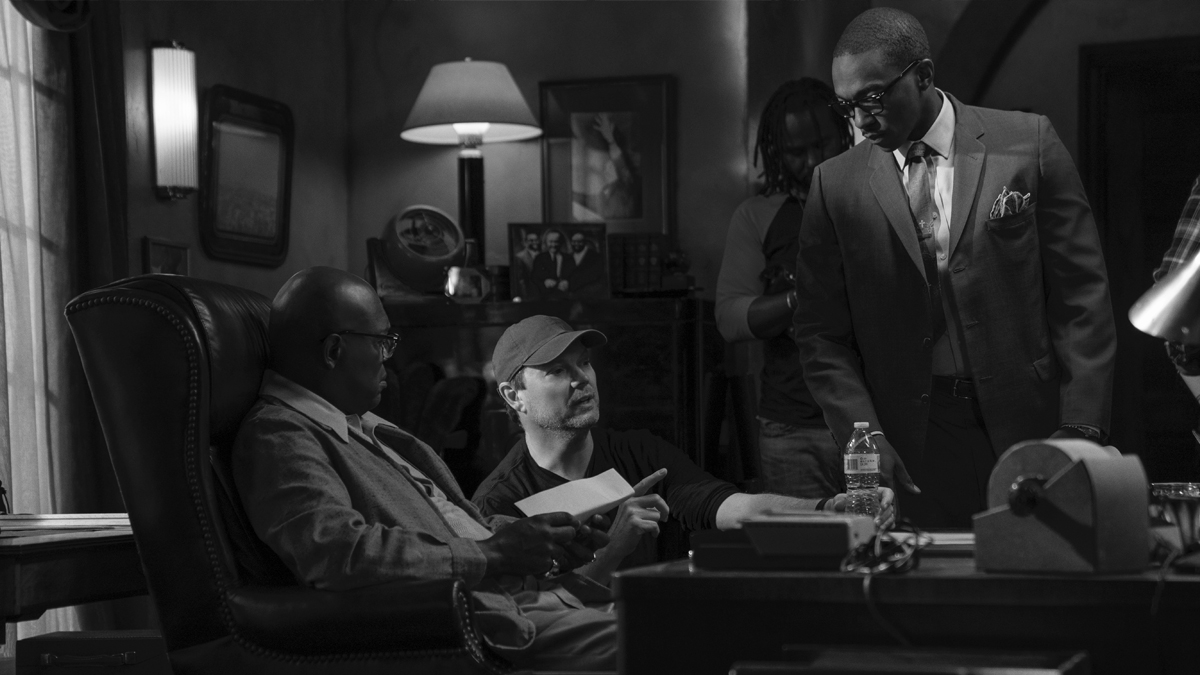 AppleTV's tweet photo. On the set of #TheBanker, starring @AnthonyMackie and @SamuelLJackson. The film tells the story of two entrepreneurs who risk everything to take on housing discrimination in the 1960s. Watch it now on the Apple TV app with an Apple TV+ subscription: https://t.co/FqDN6q5JXY https://t.co/8uznHGDC7G