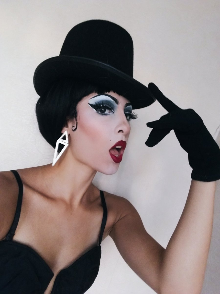 FRANKIEAIR0's tweet photo. since I can't go to work I've been doing some ru girl inspired looks this past few days @RuPaulsDragRace @aquariaofficial @VioletChachki @Alaska5000 #quarantinerealness https://t.co/HTtw2PAwRO