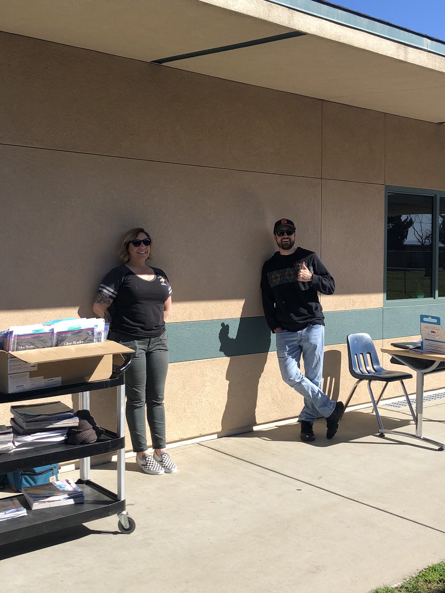 PixleyUSD's tweet photo. Amazed at the wonderful Our wonderful Pixley Team who showed up today to make sure our students had learning materials, technology &amp; meals. #PixleyPRIDE https://t.co/AUuCWLU9W9
