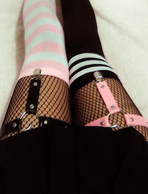 2 pic. ? Cute socks ? https://t.co/amcNww4g9m