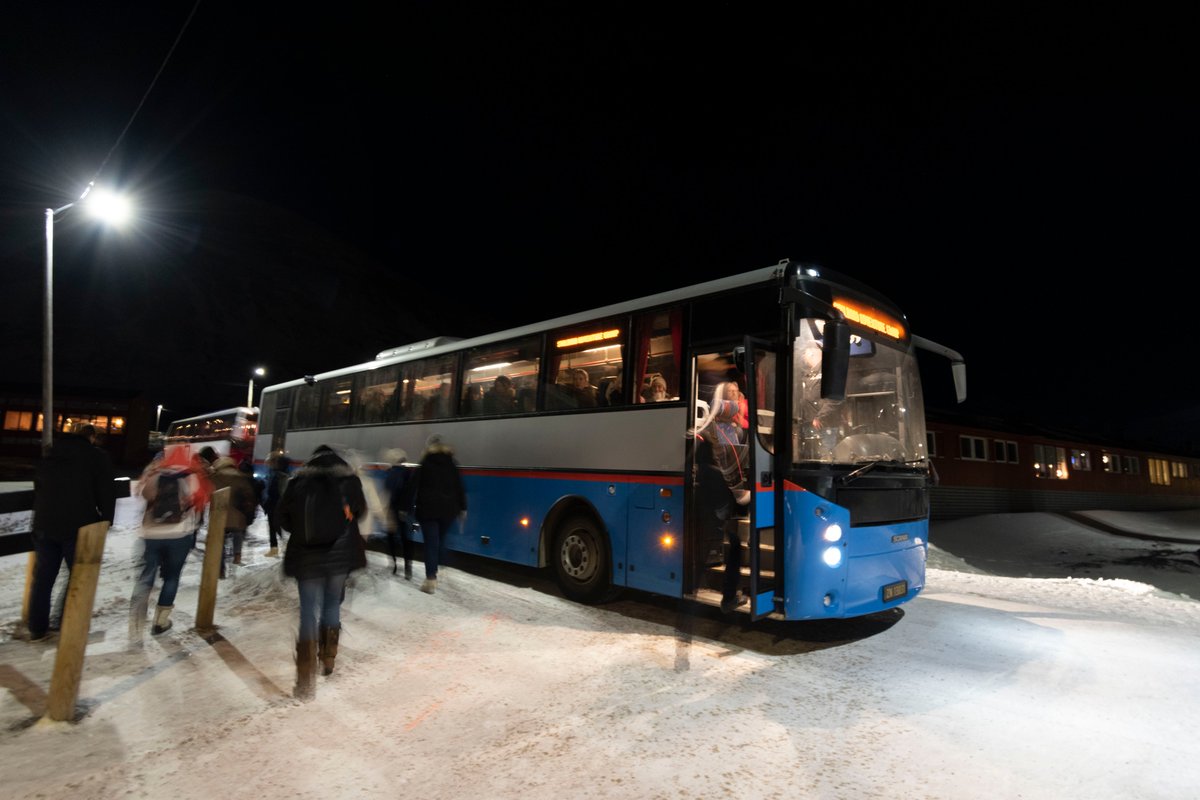 Arrivé sur place, une température à vous geler les miches mais un froid sec qui n'est pas violent. Une impression d'être vraiment dans un endroit unique. Mais l'endroit n'est pas si reculé que ça. Là bas il y a un bar, des boutiques, des restos et même la fibre !