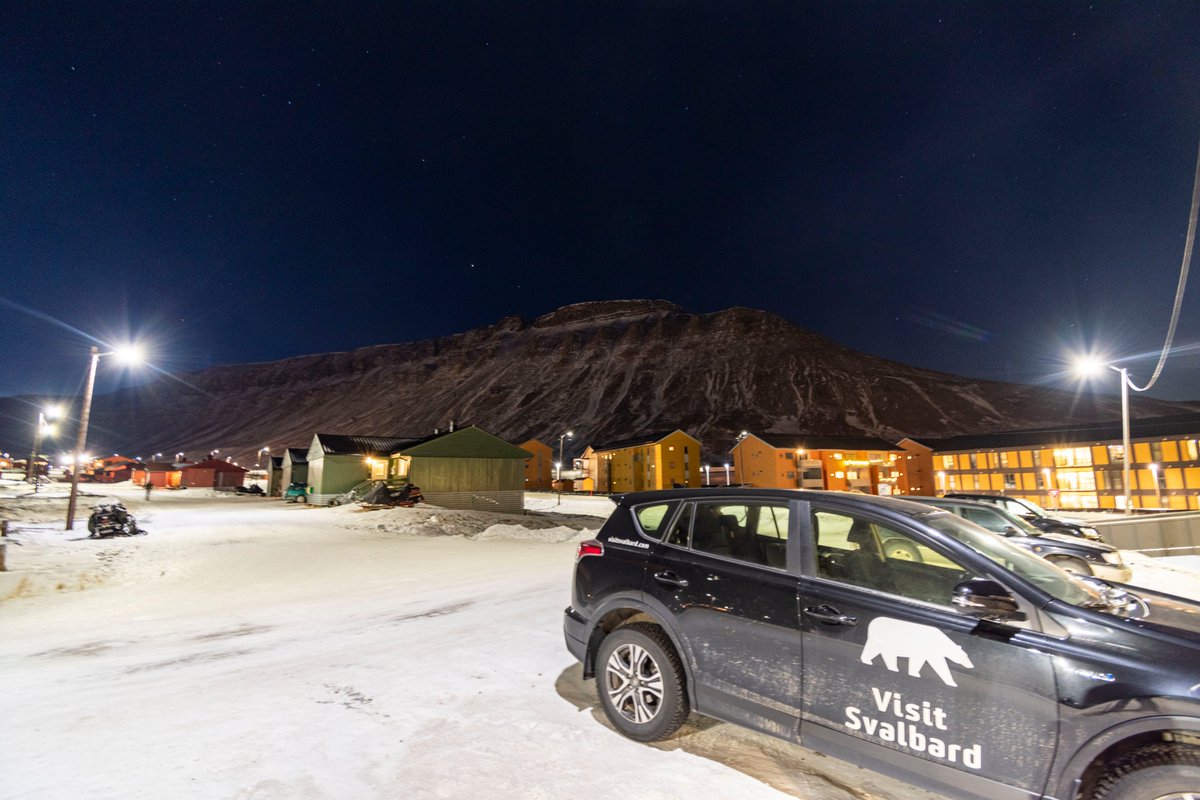 Arrivé sur place, une température à vous geler les miches mais un froid sec qui n'est pas violent. Une impression d'être vraiment dans un endroit unique. Mais l'endroit n'est pas si reculé que ça. Là bas il y a un bar, des boutiques, des restos et même la fibre !