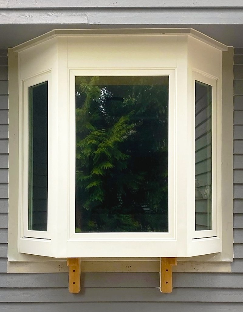 RenewalSeattle's tweet photo. Two of our installers, Paul Costello and Shaden Stoker, took this photo after a recent project.
"The original windows were glass, vinyl and aluminum, and the homeowners wanted to adjust the style of the room. We helped make it homey; less like a kitchen, and more like an home." https://t.co/YzkPnr58mU