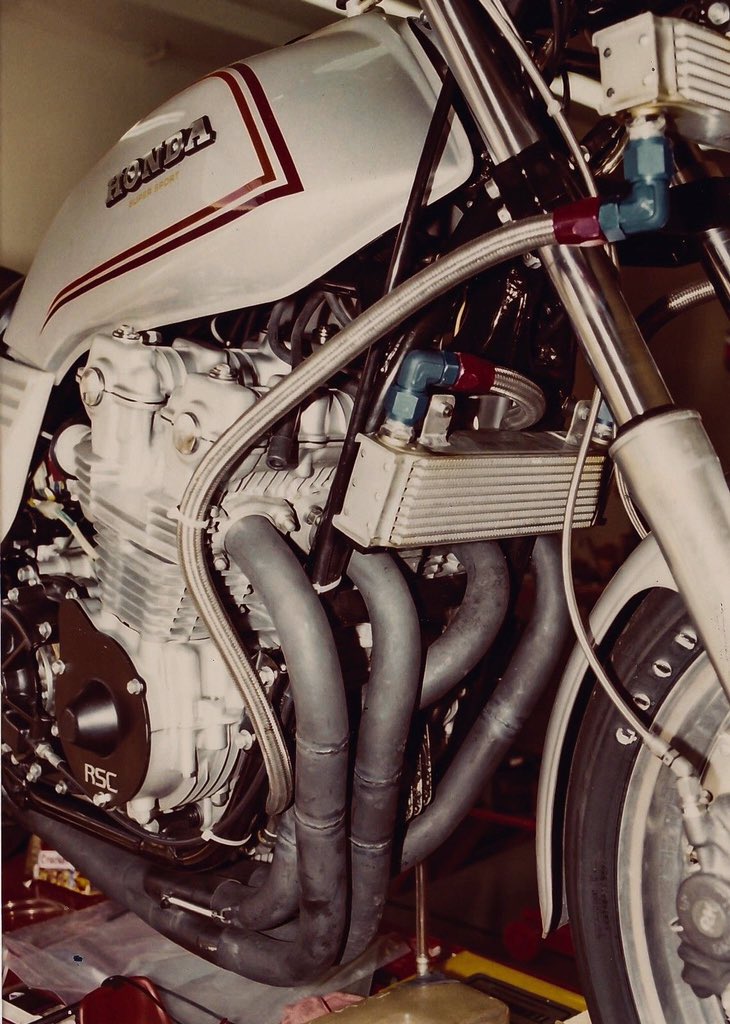 cb1100fTaku's tweet photo. 80ๅนดใฎใขใกใใณใฎCB750Fๆนใฎใใใฉใผใซใฏไธ้จๆๆฒใใฝใใขใใฎ็ปๅใใใ(RSC่ฃฝใ๏ผ) https://t.co/EdSM2Vsl43