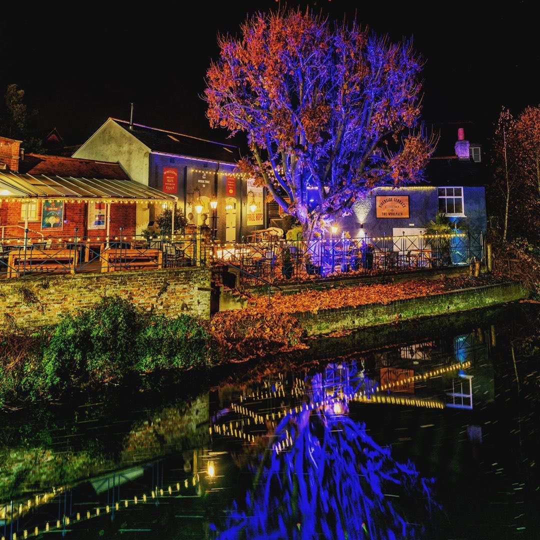 366daysofphotos's tweet photo. We will be back part 1 #pubs #Hertford #lockdown #uk #virus #home #england #saveourlocal #saveyourlocal #hertfordshire #night #boozer https://t.co/pADgc0ivVs