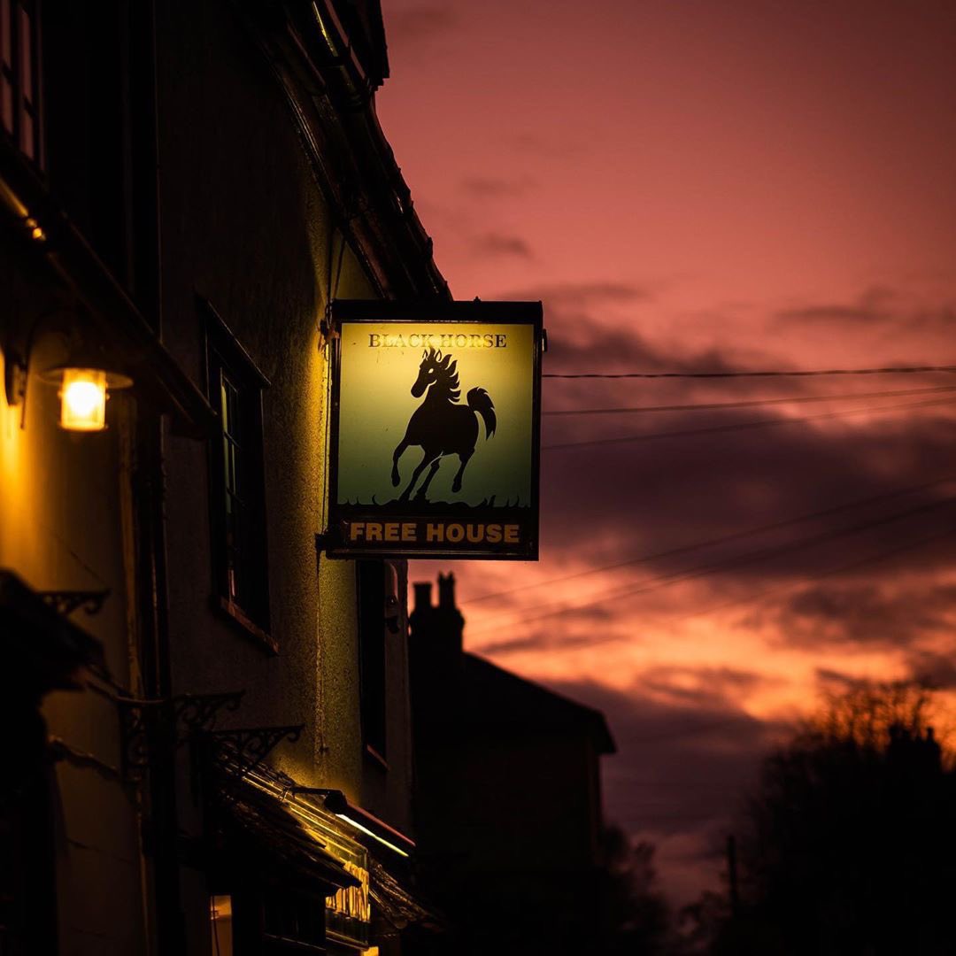 366daysofphotos's tweet photo. We will be back part 2 #pubs #Hertford #lockdown #uk #virus #home #england #saveourlocal #saveyourlocal #hertfordshire #night #boozer https://t.co/lRnrUX5jAH
