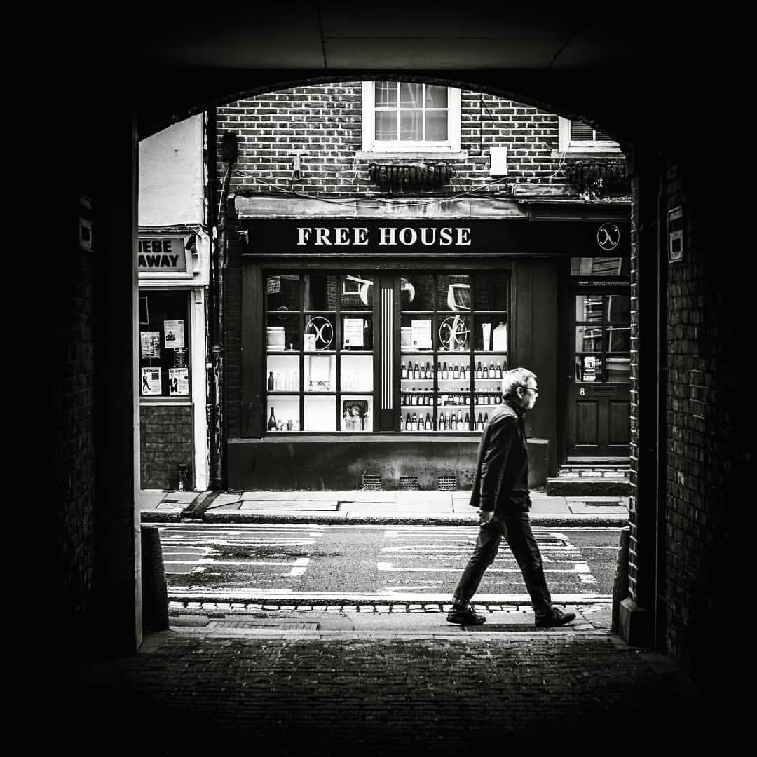 366daysofphotos's tweet photo. We will be back part 2 #pubs #Hertford #lockdown #uk #virus #home #england #saveourlocal #saveyourlocal #hertfordshire #night #boozer https://t.co/lRnrUX5jAH