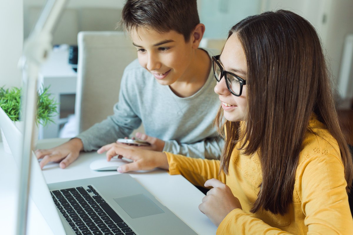 TELUS's tweet photo. Looking for at-home activities for your school-aged kids? Check out our #TELUSWise workshops that teach youth how to stay safe in our digital world by learning how to protect their online security, rise above cyberbullying, and use technology responsibly. https://t.co/CyO1ZsDy9N https://t.co/MqrgmNsLVn