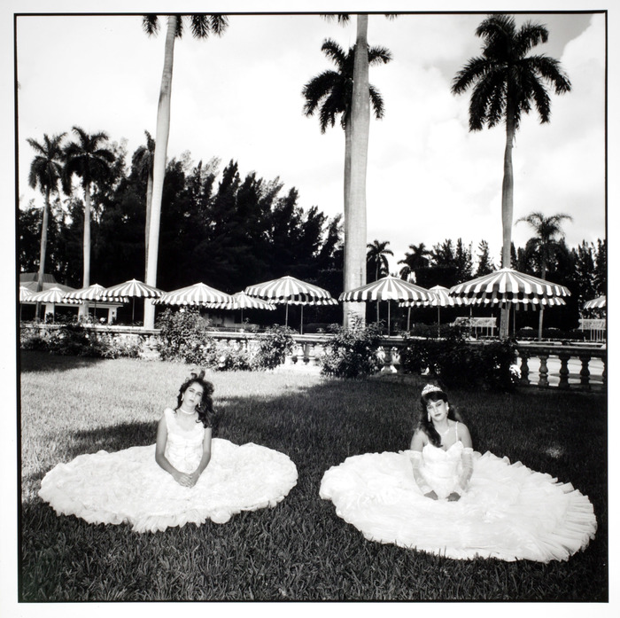 ICPhotog's tweet photo. #MaryEllenMark is known for her images printed in publications. She worked in India for many years, producing studies of Mother Teresa, circuses, and brothels in Bombay. In '97 she was awarded an ICP #InfinityAward💫
📷 Mary Ellen Mark, '86. https://t.co/zP15t7gIGc https://t.co/TxKelRfppP