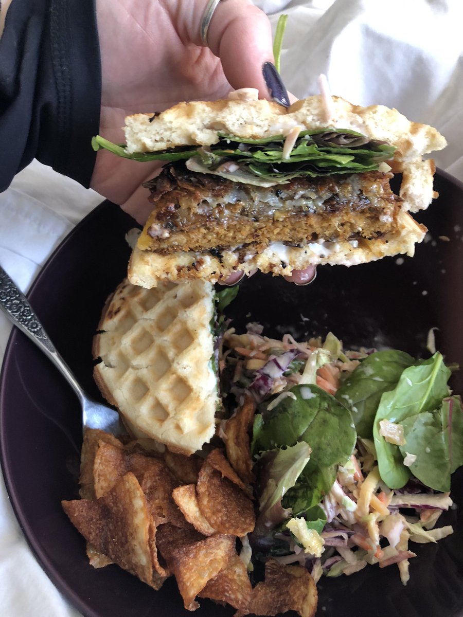 Chandajoi's tweet photo. @juliensolomita @jennajulien 
Made your garbage plate and waffle sandwich! So damn good https://t.co/8bpitCWuO1