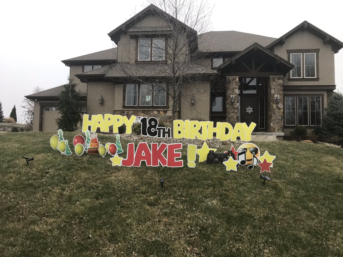solmiddlechild's tweet photo. @fox4kc this is how we have been helping birthdays during #Covid_19 @theyarddesigns.com #yarddesigns we set up we pick up no germs @kmbc @PatrickMahomes @KCTV5 @karenkornacki @glezak https://t.co/X4q5lKWZWw