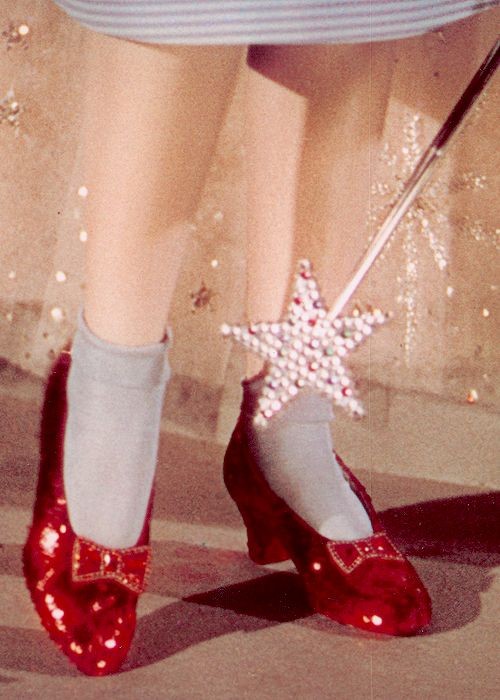 BXZTN's tweet photo. [👠] Eu sou a nova Dorothy 

#camphalfbloodjupter  #hbdayanne #hbdayrey  #fantasypartyincamp  #fireparty https://t.co/4J4IAgk3M3