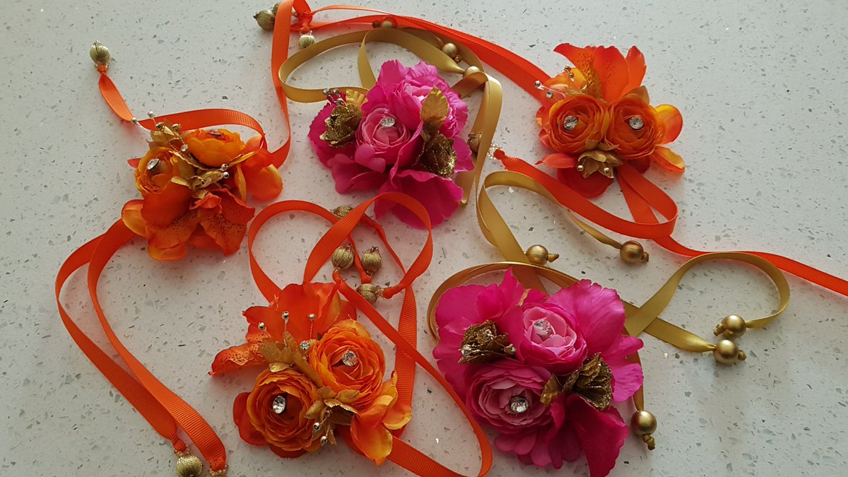 Muhsins2's tweet photo. Wedding Corsage flowers by me with daimonte and pearls work. Place an order on 07966543291 #silkflowers #bridalflowers #bridesmaids #bridetobe #boutique #pearls #daimond #madebyme #muhsins #wedding #kirklees #handflower #corsage #flowergirls #handtiedbouquet #smallbusinesses https://t.co/j5R82FzvfE