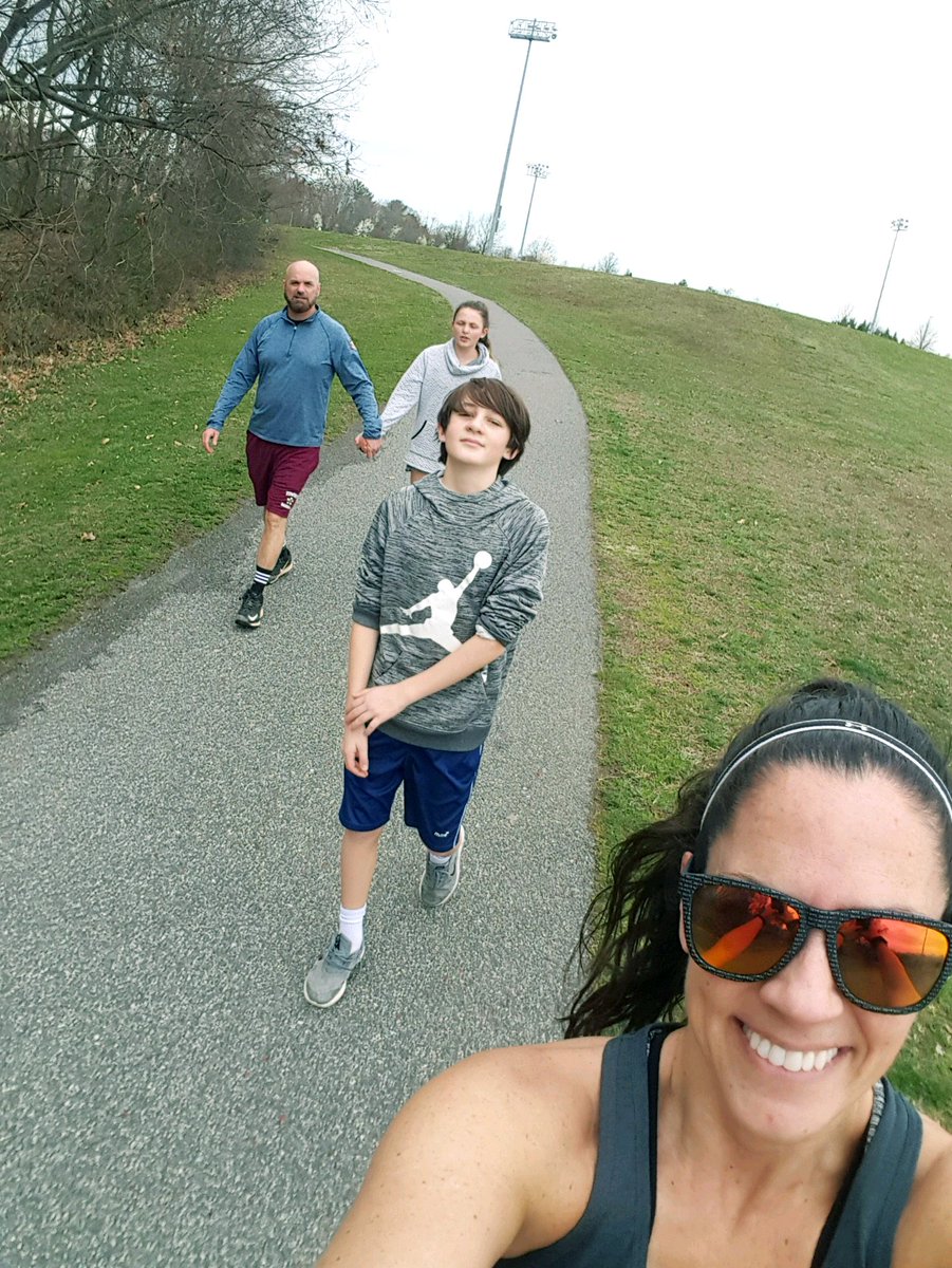 runSue19's tweet photo. #3GoodDeedsDaily during #Covid_19 Social Distancing #Myself: signed up for an online grad class 📘🐛 #Family: Afternoon McTormey PE skate time 🤸‍♀️🤸‍♂️ #Community:   Post dinner family walk - three bags of litter picked up! https://t.co/8WIW6jvUW5