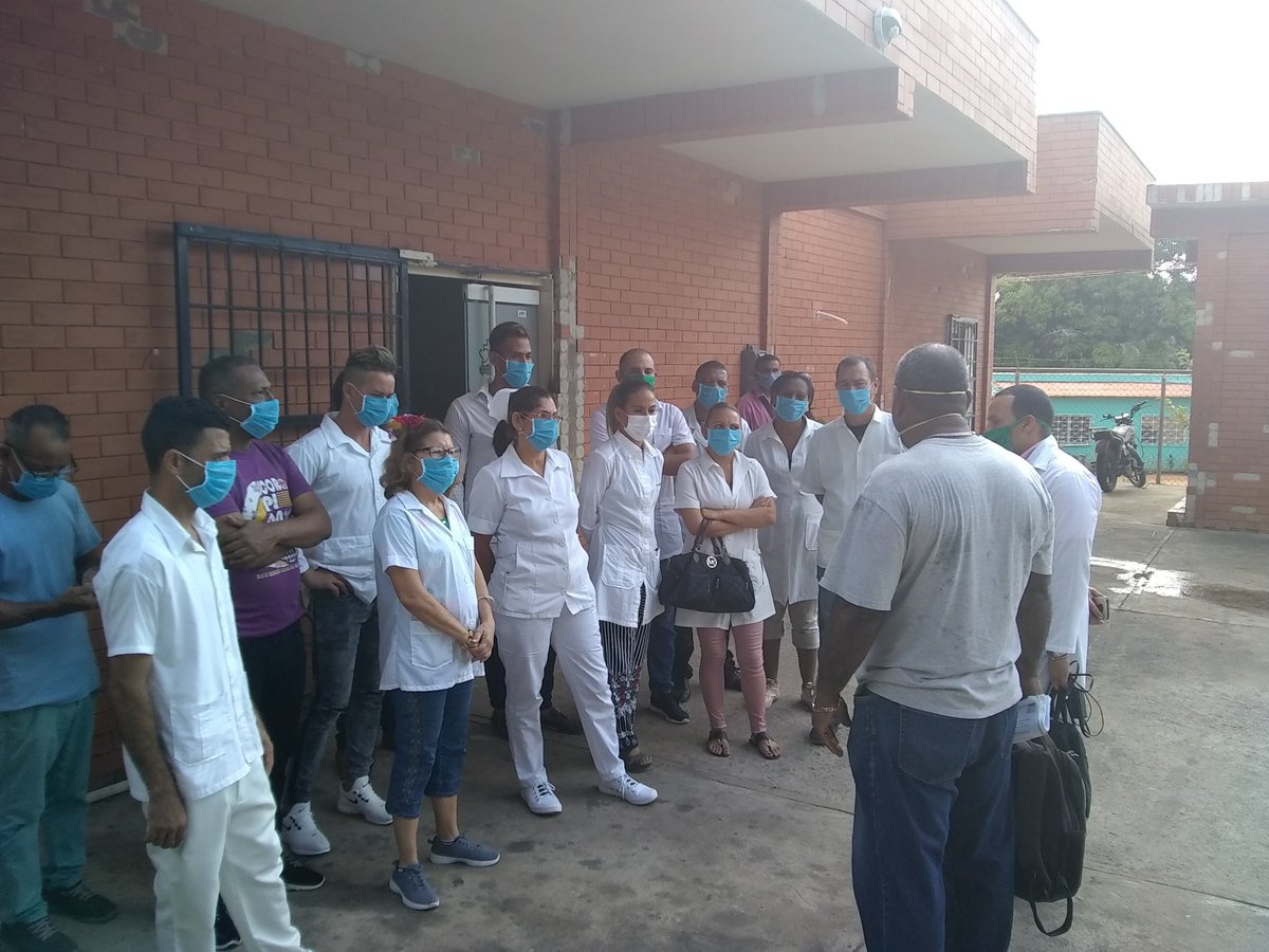 CDISimonRBOL1's tweet photo. En nuestro CDI el alto mando de la dirección nacional de la MMCV garantiza y certifica nuestra preparación y el nivel de enfrentamiento asistencial ante la devastadora enfermedad 
#COVID19 
@CamposYainer 
@CubacooperaVe https://t.co/6kEOFkDXNS
